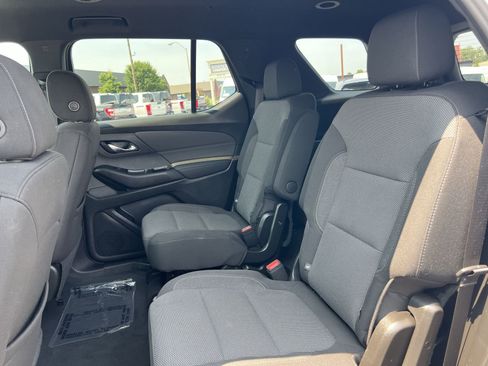 Used 2023 Chevrolet Traverse LT FWD image 23