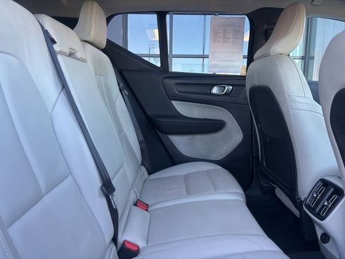 Used 2019 Volvo XC40 T5 Inscription image 15