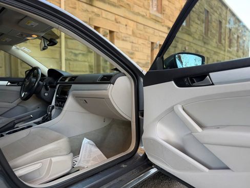Used 2013 Volkswagen Passat 2.5 SE image 24