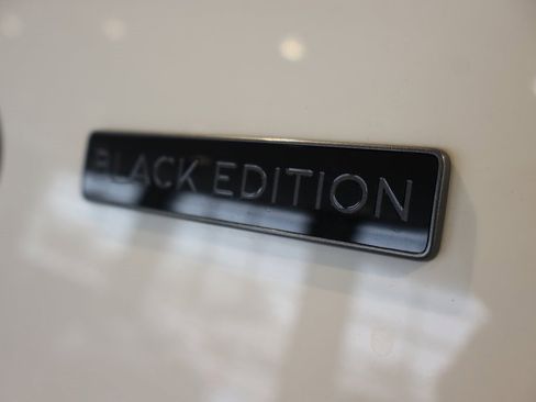 Used 2025 Bentley Bentayga image 4