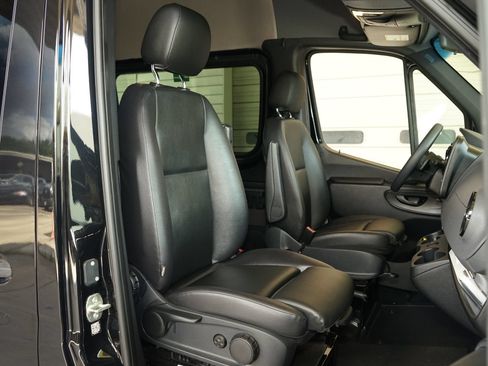 Used 2020 Mercedes-Benz Sprinter 2500 image 4