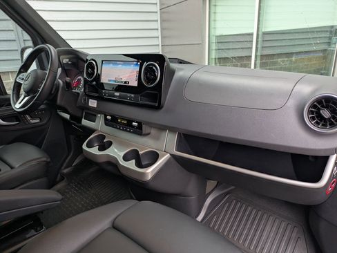 Used 2022 Mercedes-Benz Sprinter 2500 image 34