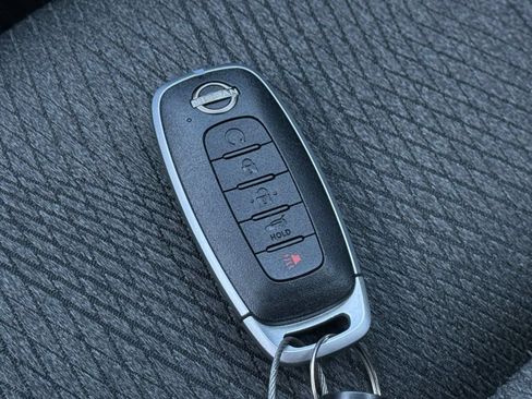 Used 2025 Nissan Rogue SV FWD image 18