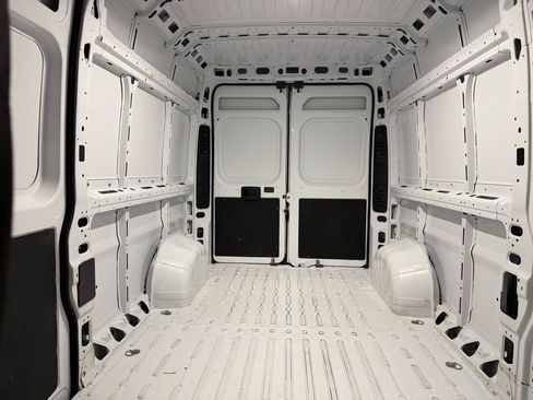 Used 2025 RAM ProMaster 2500 w/ Convenience Group FWD image 8