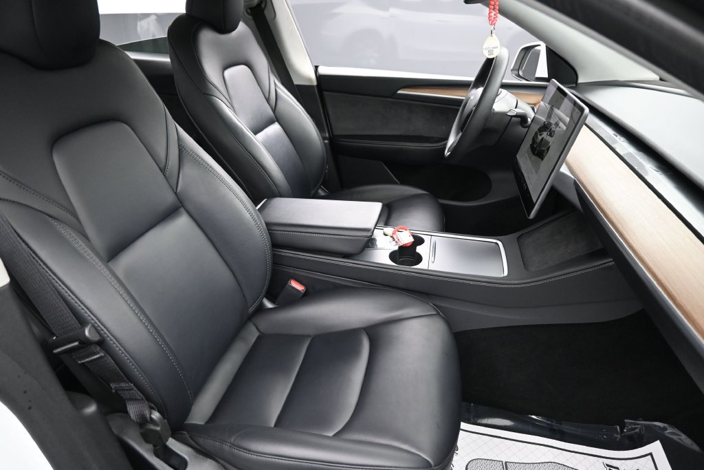 Used 2024 Tesla Model Y 2WD image 23