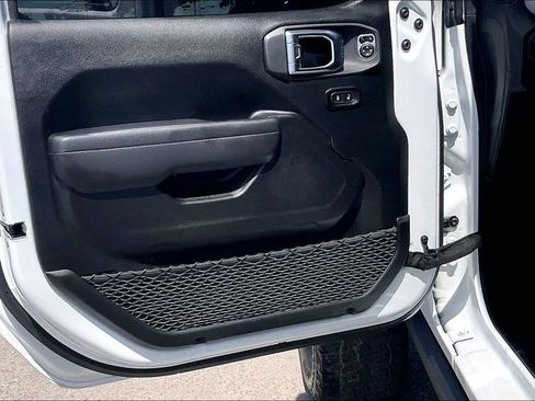 Used 2025 Jeep Gladiator Sport AWD/4WD image 17