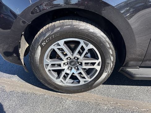 Used 2025 Ford Expedition Active AWD/4WD image 19