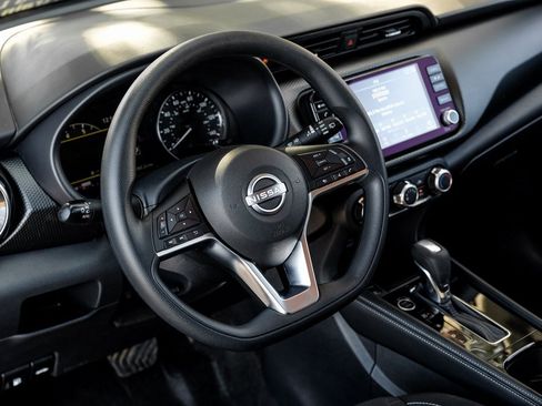 Used 2024 Nissan Kicks SV image 4