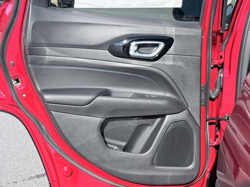 New 2026 Jeep Compass Latitude image 25