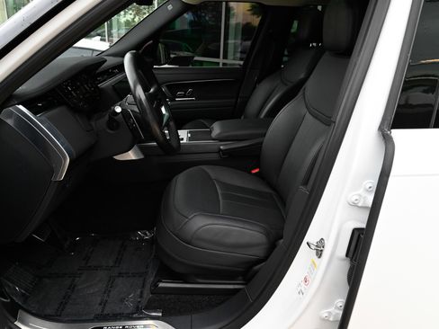 Used 2025 Land Rover Range Rover SE AWD/4WD image 17