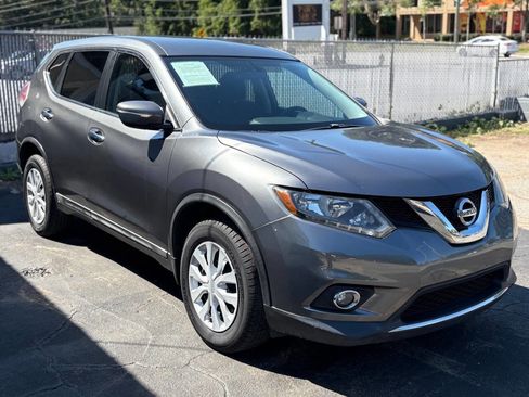 Used 2015 Nissan Rogue S w/ S Family Package image 4