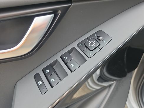 New 2026 Kia Niro EX FWD image 19