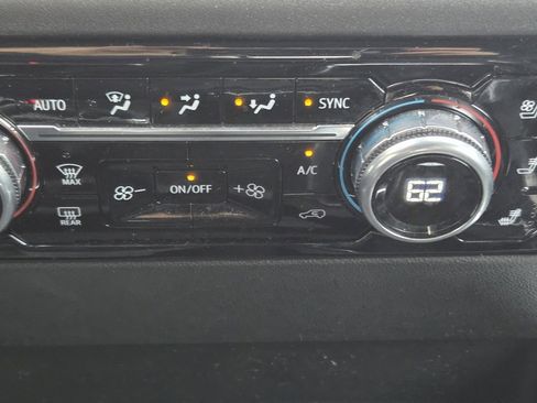 Used 2023 GMC Sierra 1500 SLT w/ SLT Premium Package image 40