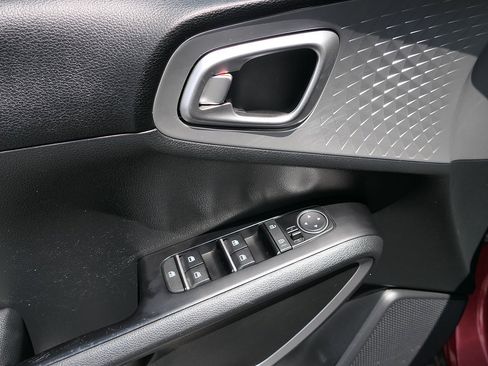 Used 2021 Kia Soul LX FWD image 12