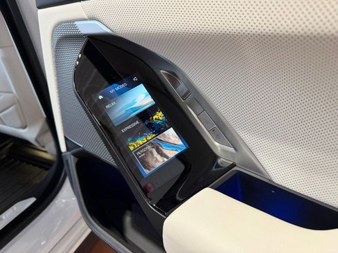 Used 2023 BMW 760i xDrive w/ Parking Assistance Package image 28