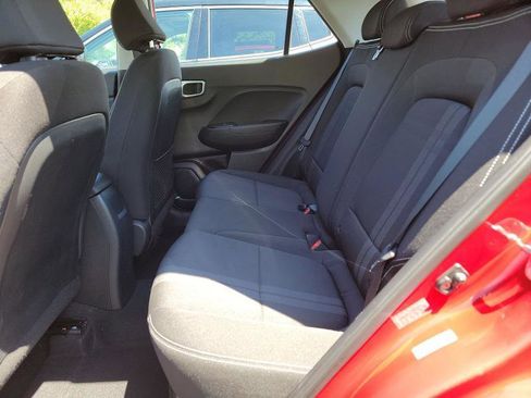 Used 2020 Hyundai Venue SEL FWD image 12