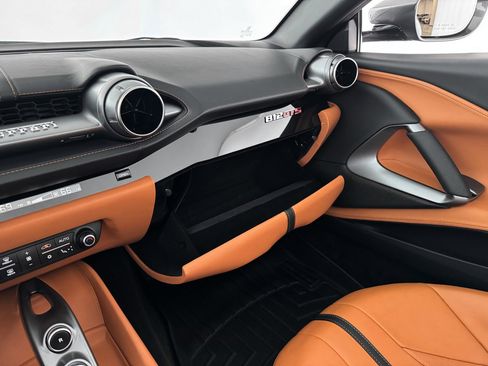 Used 2021 Ferrari 812 GTS image 22