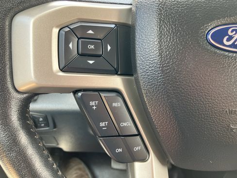 Used 2022 Ford F250 Lariat w/ Lariat Value Package AWD/4WD image 16