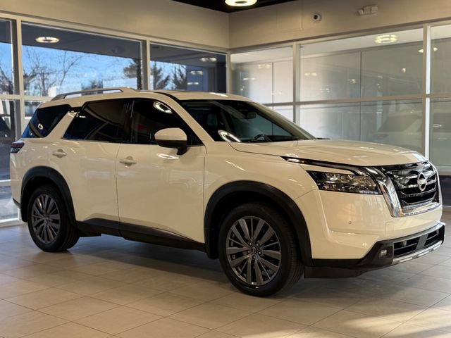 Used 2022 Nissan Pathfinder SL AWD/4WD image 6