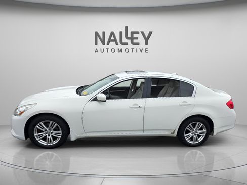 Used 2011 INFINITI G37 x w/ Premium Pkg image 2