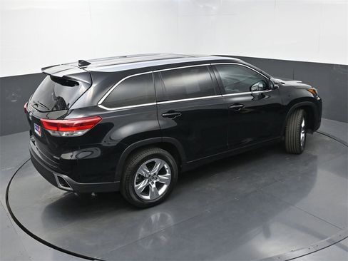 Used 2019 Toyota Highlander Limited image 37