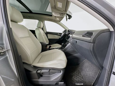 Used 2019 Volkswagen Tiguan SE w/ Panoramic Sunroof Package image 30