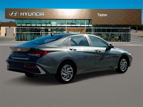 New 2024 Hyundai Elantra SEL image 8