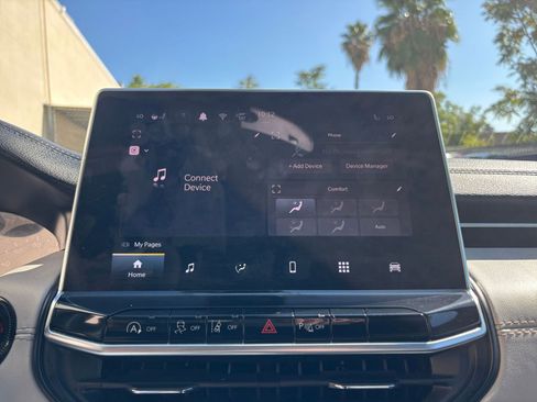 Used 2025 Jeep Compass Limited image 21