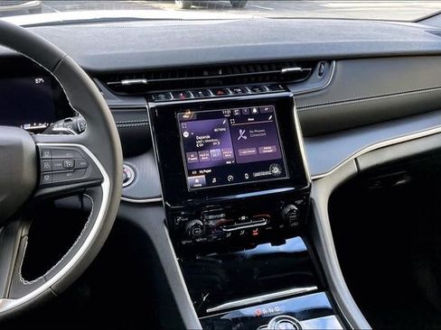 New 2025 Jeep Grand Cherokee Laredo image 5