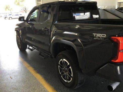 Used 2025 Toyota Tacoma TRD Sport w/ TRD Sport Upgrade Package image 6