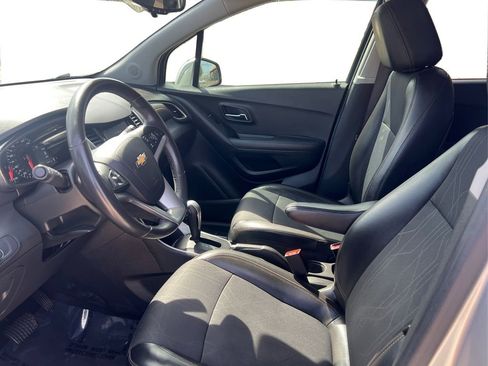Used 2020 Chevrolet Trax LT w/ LT Convenience Package image 10