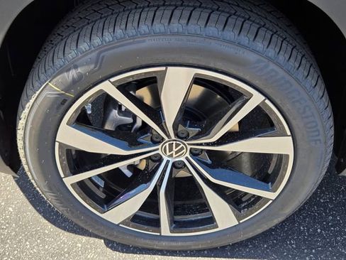 New 2026 Volkswagen Atlas Cross Sport SEL Premium R-Line image 5