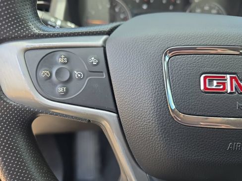 Used 2022 GMC Acadia SLE w/ Driver Convenience Package FWD image 18