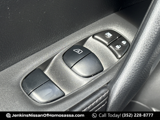 Certified 2022 Nissan Rogue Sport SV FWD image 30