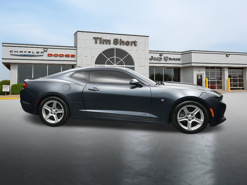 Used 2022 Chevrolet Camaro LT RWD image 6