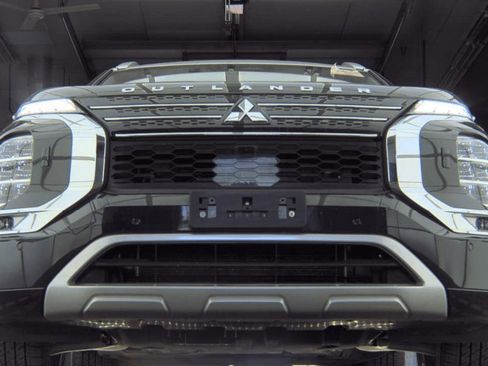 Used 2025 Mitsubishi Outlander SEL AWD/4WD image 3