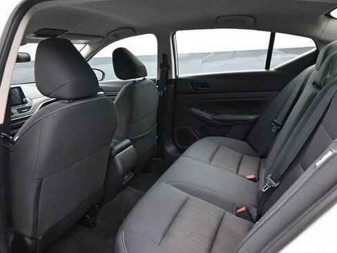 Used 2025 Nissan Altima 2.5 SV FWD image 15