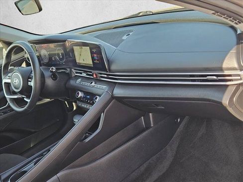 Used 2025 Hyundai Elantra SEL FWD image 24