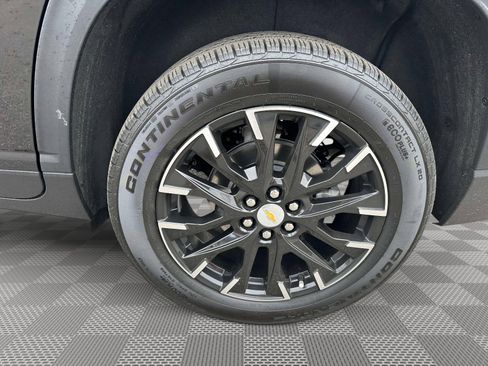 Used 2025 Chevrolet Traverse LT w/ Sun and Wheel Package image 38