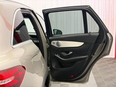Used 2019 Mercedes-Benz GLC 300 4MATIC w/ Premium Package image 17