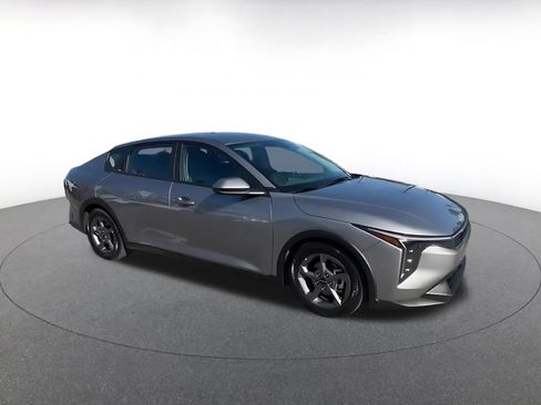 Used 2025 Kia K4 FWD image 2