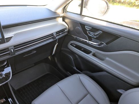 New 2026 Lincoln Corsair Premiere image 20