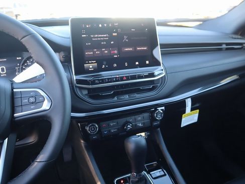 New 2026 Jeep Compass Latitude image 5