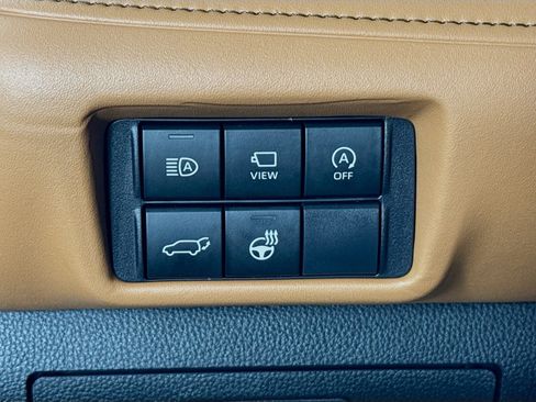 Used 2023 Toyota Highlander Platinum AWD/4WD image 11