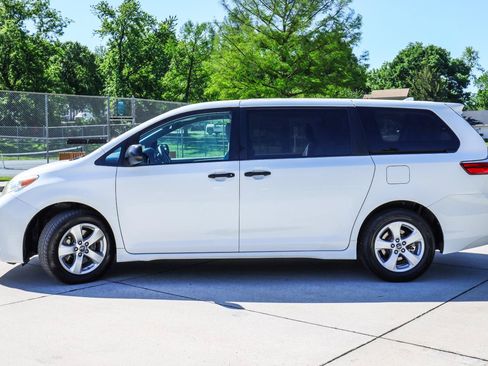 Used 2019 Toyota Sienna L FWD image 4