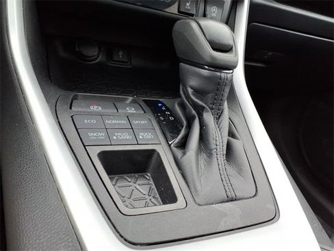 Certified 2022 Toyota RAV4 XLE image 22