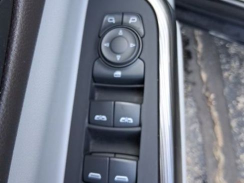 Used 2023 GMC Acadia SLT image 10