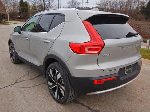 Used 2025 Volvo XC40 B5 Plus image 6