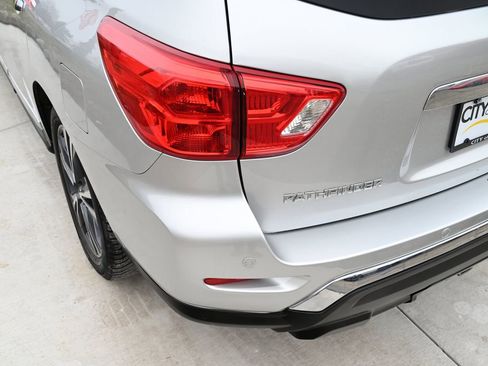 Used 2020 Nissan Pathfinder Platinum image 14