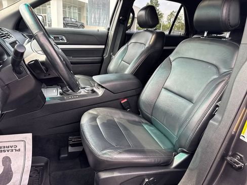 Used 2017 Ford Explorer XLT w/ Equipment Group 202A AWD/4WD image 10